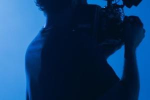 Καμεραμάν και κομπάρσοι κατά τη διάρκεια γυρίσματος